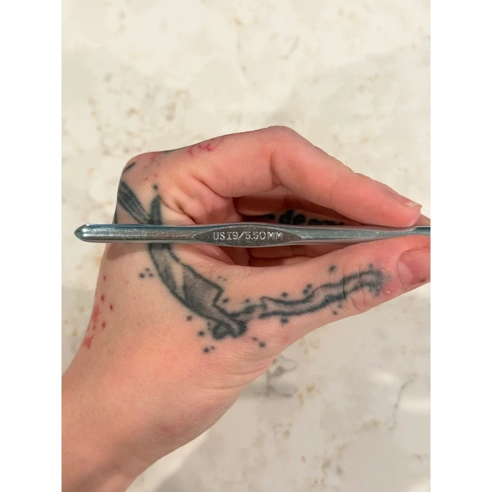 Susan Bates Silvalume Crochet Hook US I-9 5.50mm Blue Aluminum Made in Mexico